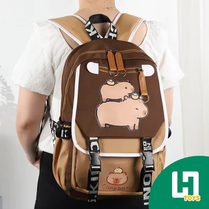 MOCHILA CAPYBARAS + BRINDE + FRETE GRÁTIS